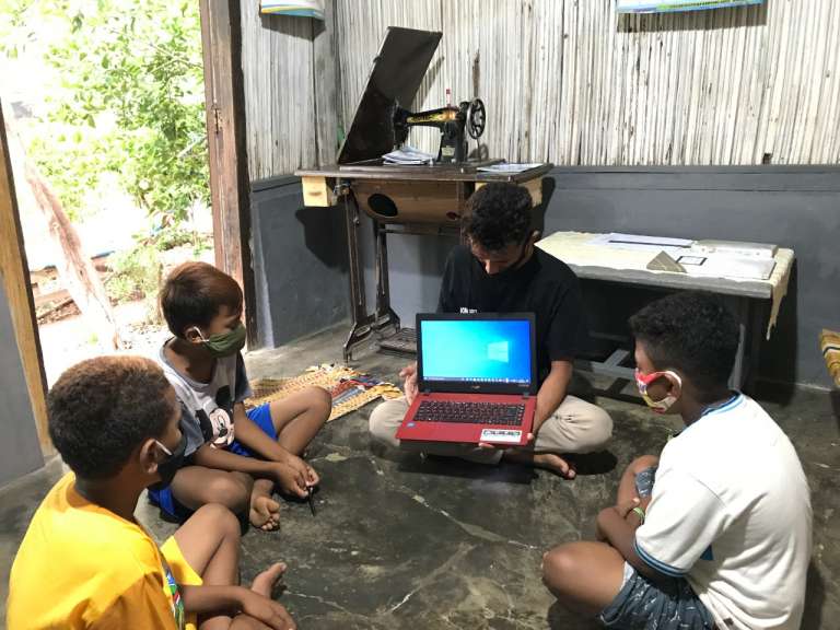 Pertamina Foundation Bantu 50 Laptop Untuk Pembelajaran Jarak Jauh