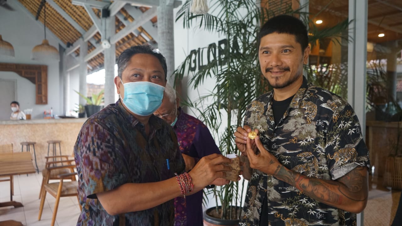7