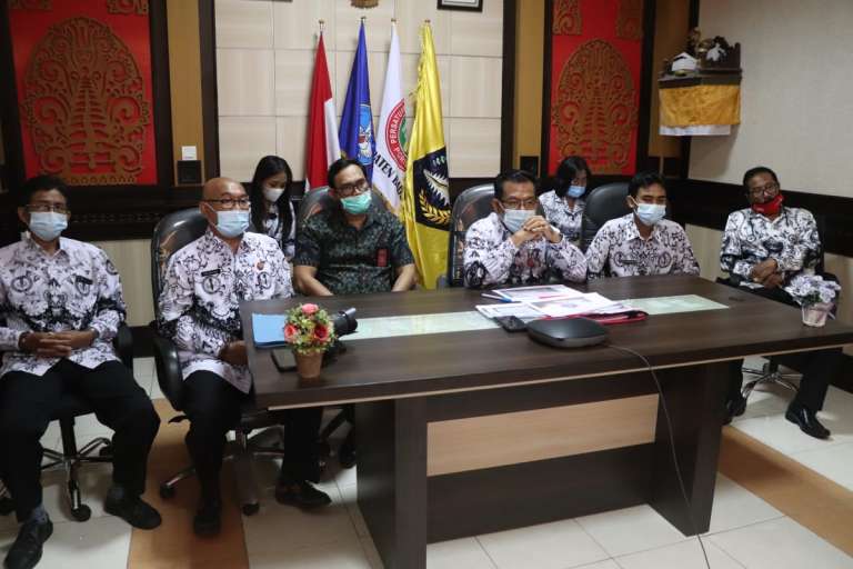 PGRI Badung Gelar Pelatihan Kepada Guru Secara Daring, Plt. Kadisdikpora AJak Para Guru Manfaatkan Wifi dan Laptop Gratis Untuk Proses Belajar Mengajar
