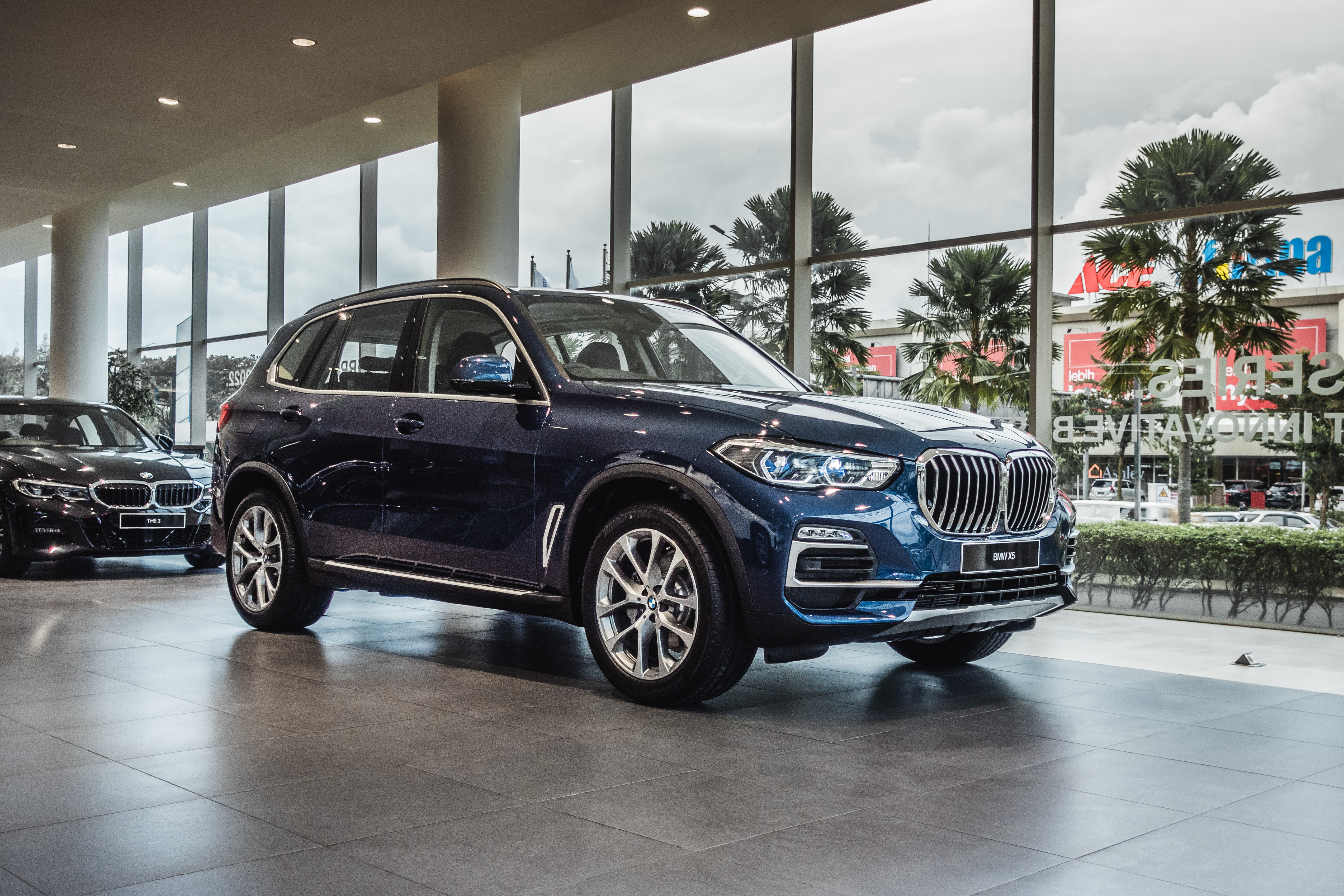 New BMW X5_front