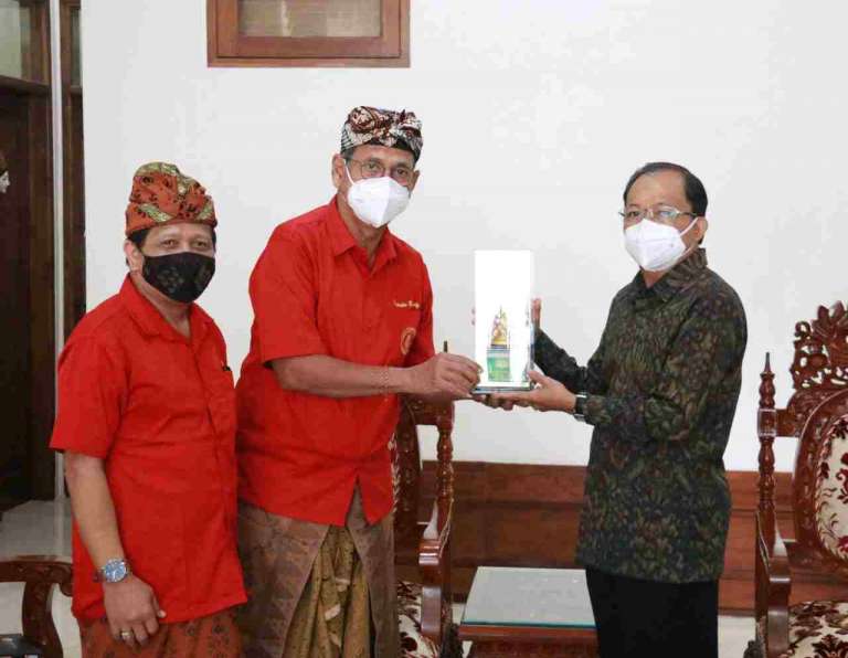 Yadnyakan Program Aplikasi Bali Simbar 2021, Yayasan Dwijendra Dukung Visi Gubernur Koster Membumikan Aksara Bali
