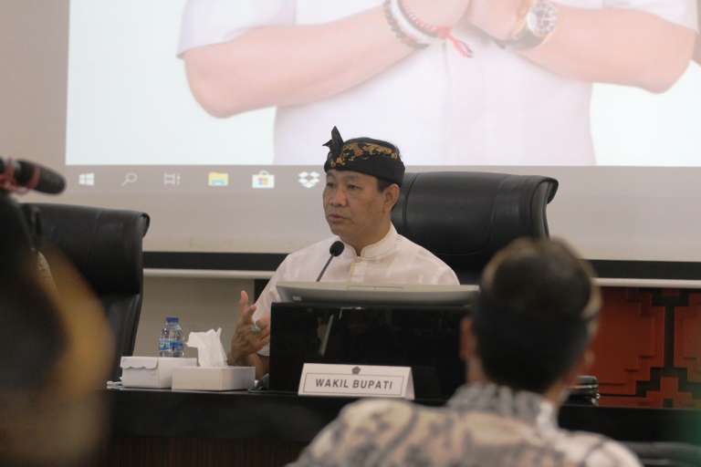 Wabup Suiasa Terima Audiensi Pengurus PGRI Badung, Sampaikan Pemberlakukan PTM dan Pemberian TPP Bagi Guru