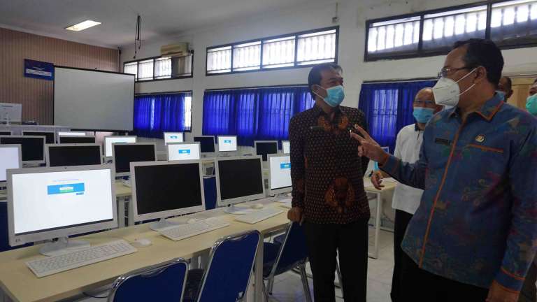 Satgas Penanganan COVID-19 Buleleng Sarankan Kontrol Parkir Saat UTBK di Undiksha