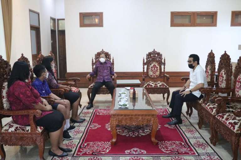 Gubernur Koster Apresiasi Torehan Medali Perunggu Siswa SD Asal Bali di Ajang IMSO 2021