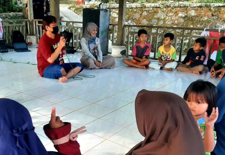 Safari Literasi Pemberdayaan Masyarakat Duta Baca Indonesia ke Desa Adat WarungBanten Lebak