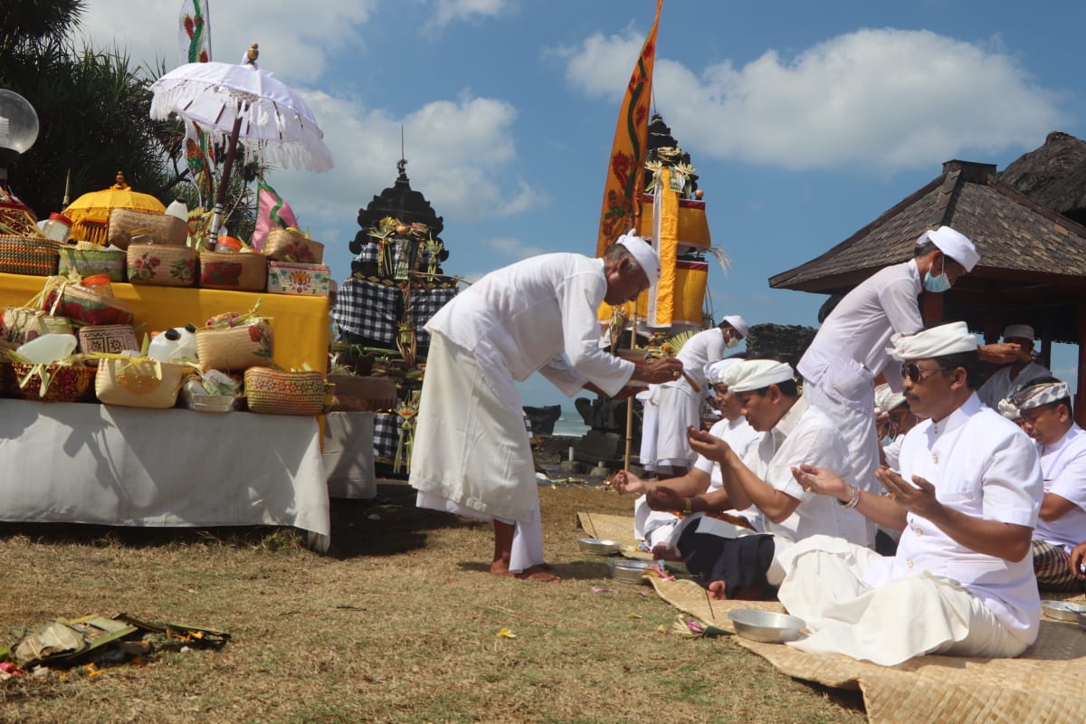 Wabup Hadiri Karya di Batungaus (1)