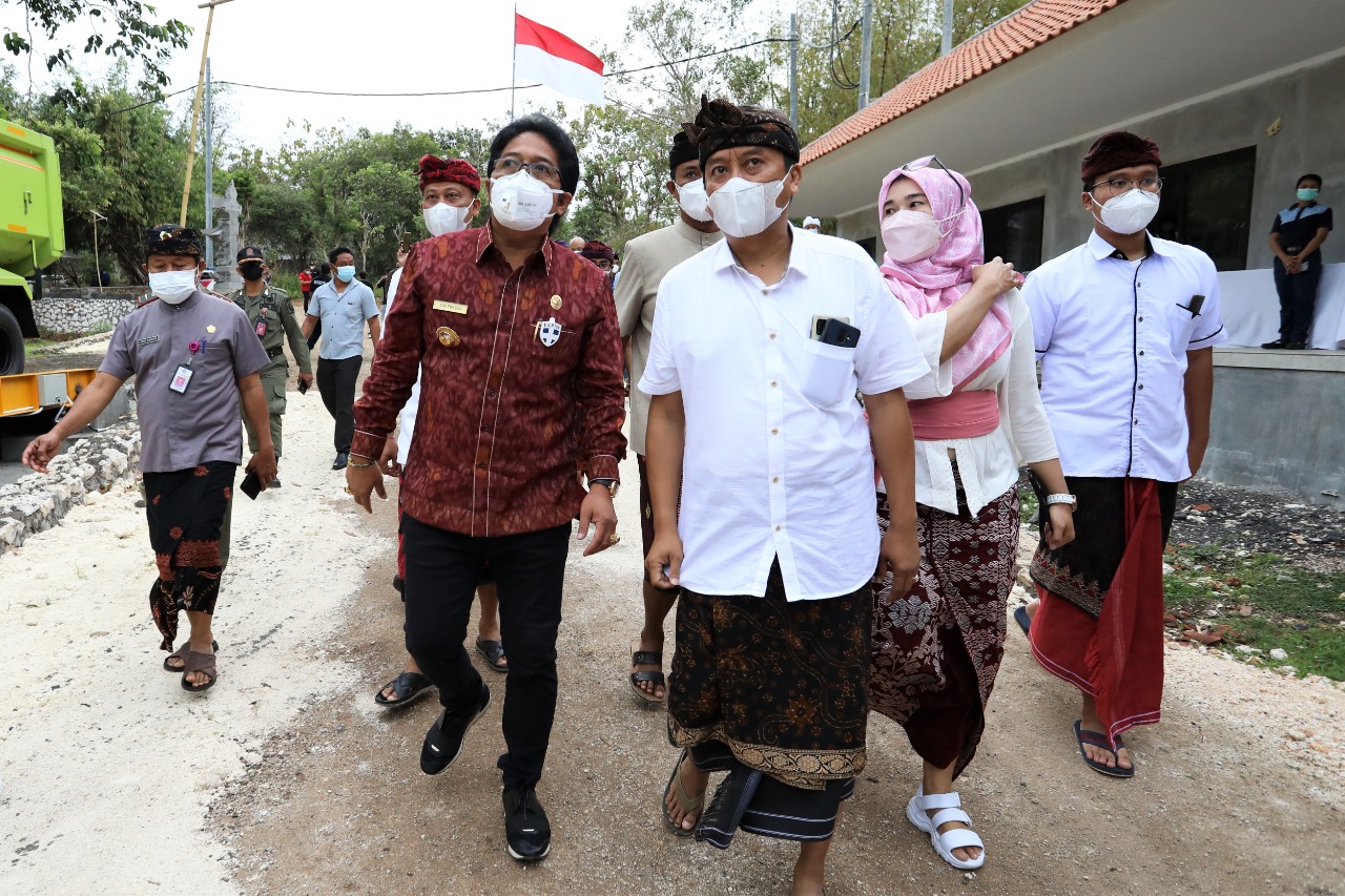 Bupati Tinjau TPST (2)