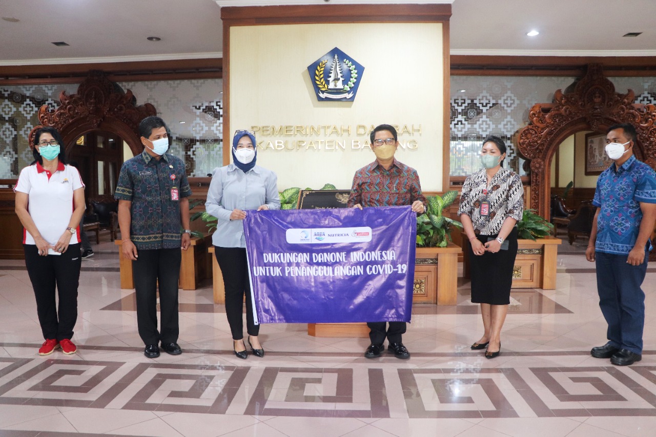 Sekda Terima Bantuan (3) (1)