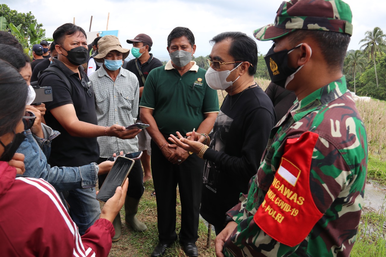 Wakil Bupati Tabanan Lakukan Peninjauan Pertanian dan Pengairan Irigasi di Desa Dalang (1)