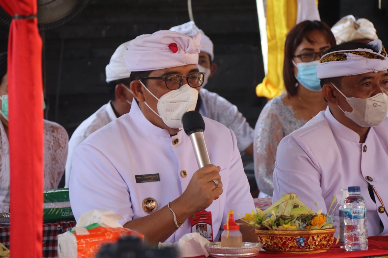 Bupati Sanjaya Apresiasi Semangat Gotong-royong Masyarakat Desa Adat Mambang Gede, Selemadeg Timur