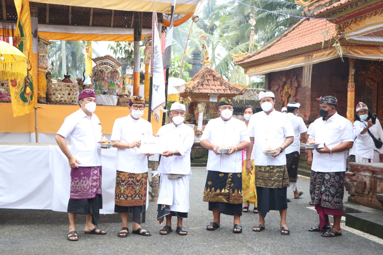 Karya Desa Adat Balangan (2)