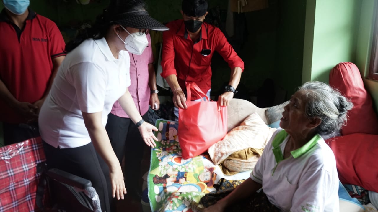 Bangga dan Bersemangat Ny Rai Wahyuni Sanjaya Kembali Salurkan Bantuan Langsung Kepada Penyandang Disabilitas 2