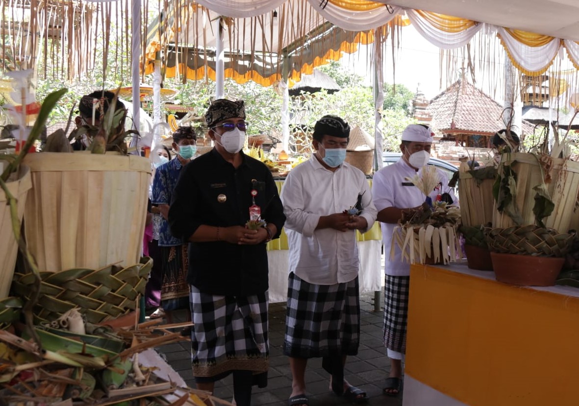 Bupati Tabanan Dukung Gotong-Royong Ngaben Masal Desa Adat Ole (3)