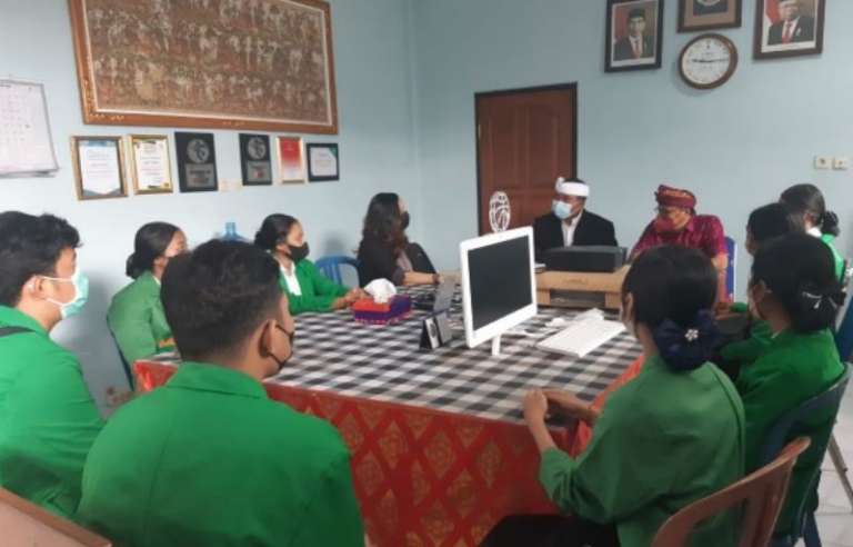 Pelaksanaan Program Pengenalan Lapangan Persekolahan (PLP) 1 Mahasiswa FKIP Unmas Denpasar  di SMA N 1 Gianyar