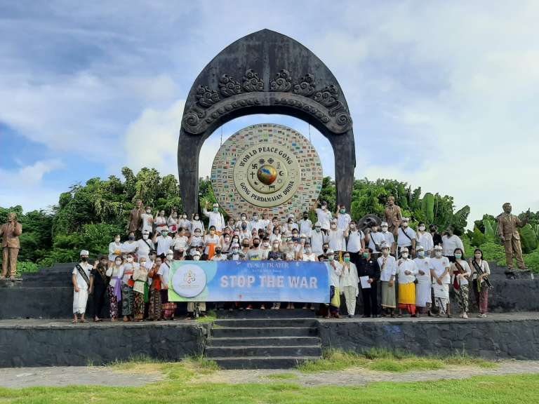 Ratusan Aktivis Gema Perdamaian Serukan Damai dari Bali