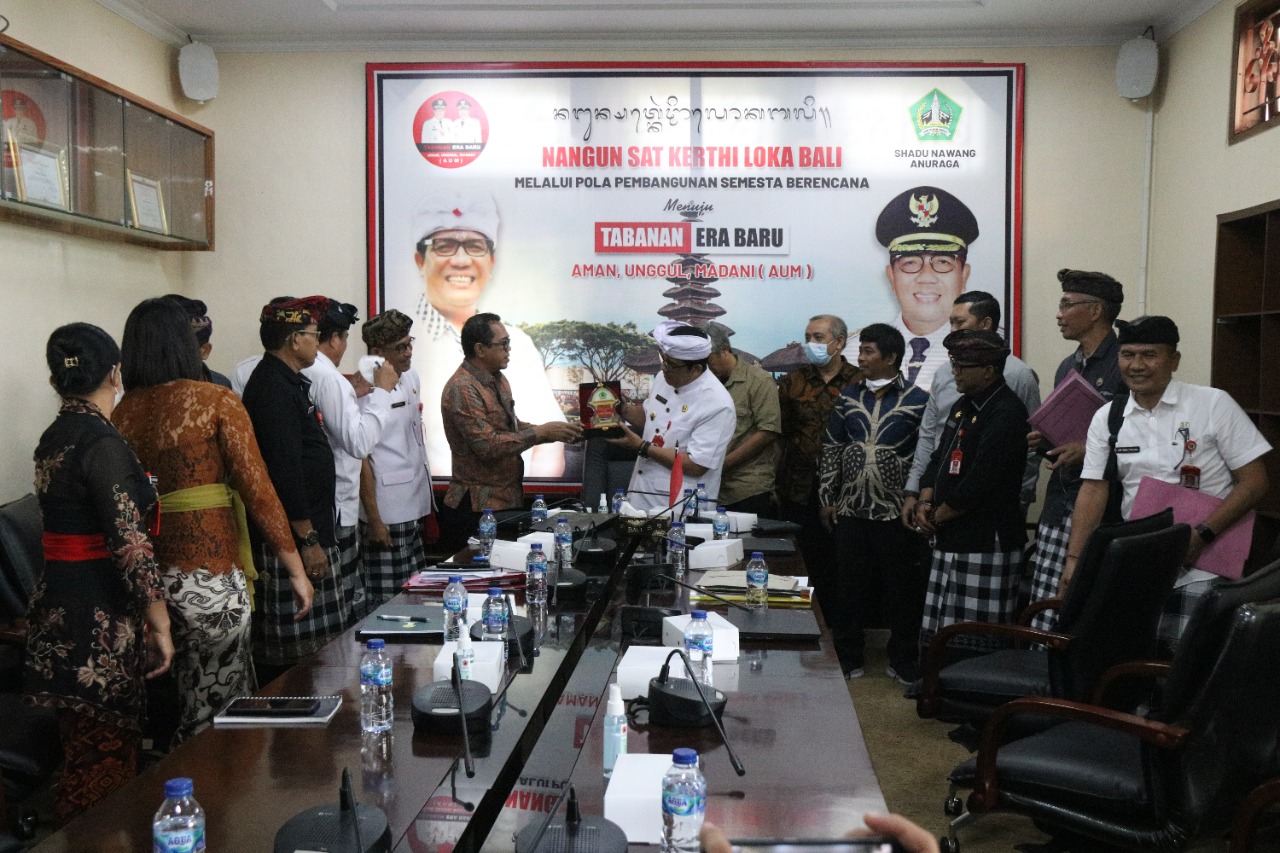 Monitoring Proyek PEN, Bupati Tabanan Terima Kunjungan Tim Kerja PT SMI (2)