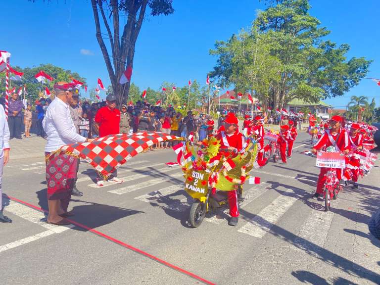 Wabup Diar Lepas Pawai Sepeda Hias Serangkaian HUT RI Ke 77 di Kabupaten Bangli
