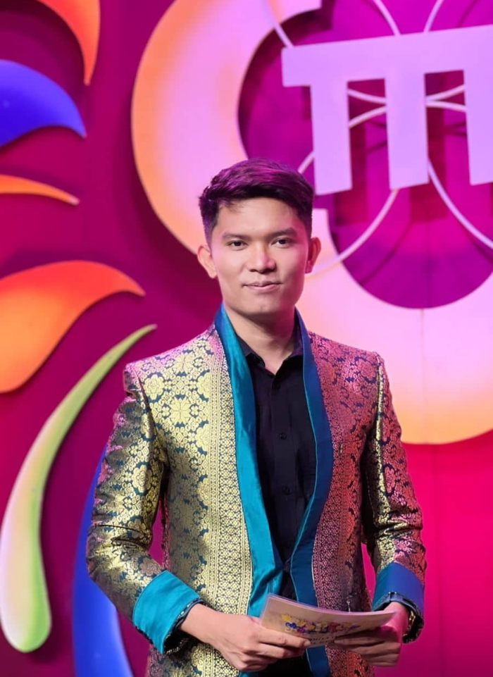 Foto 2 - Fedri MC Jakarta saat tampil memandu acara Tong Tong Fair Belanda 2022 di Den Haag. (Dok. Uda Fe)