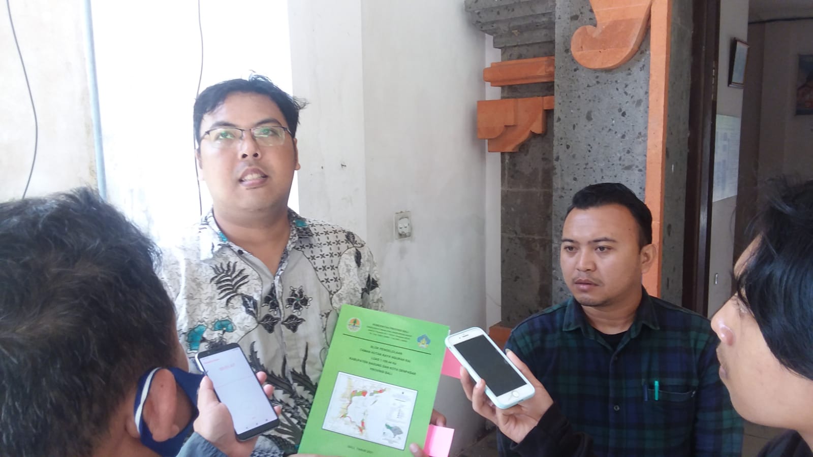 Sengketa Informasi WALHI VS UPTD. Tahura Ngurah Rai Tahura Buka Dokumen Kepada WALHI, Terkait Perubahan Blok Tapak Proyek Terminal LNG (2)