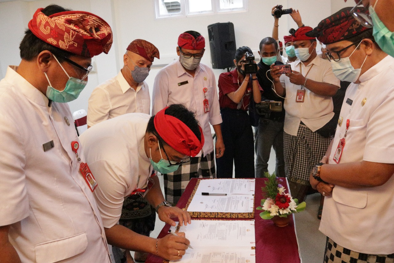 Resmikan Perubahan Nama RSUD Singasana1