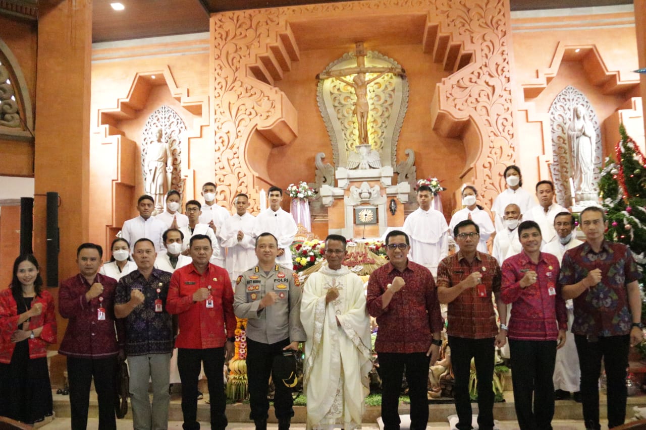 Bupati Tabanan Rayakan Momen Natal Bersama Masyarakat Dengan Khidmat dan Damai2