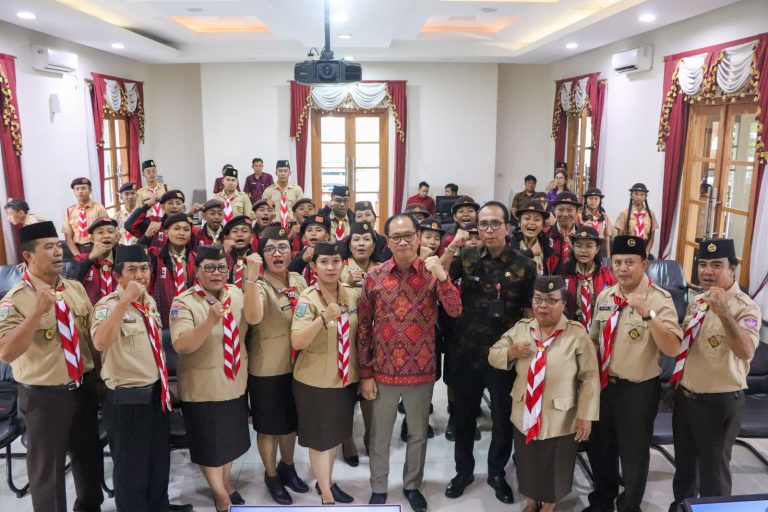 Wabup. Suiasa Lepas Kontingen LT-4 Kwarcab Badung