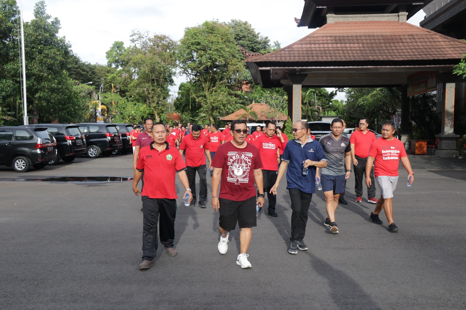 Tetap Bugar Jalankan Aktivitas, Bupati Sanjaya Olahraga Bersama Jajaran OPD1