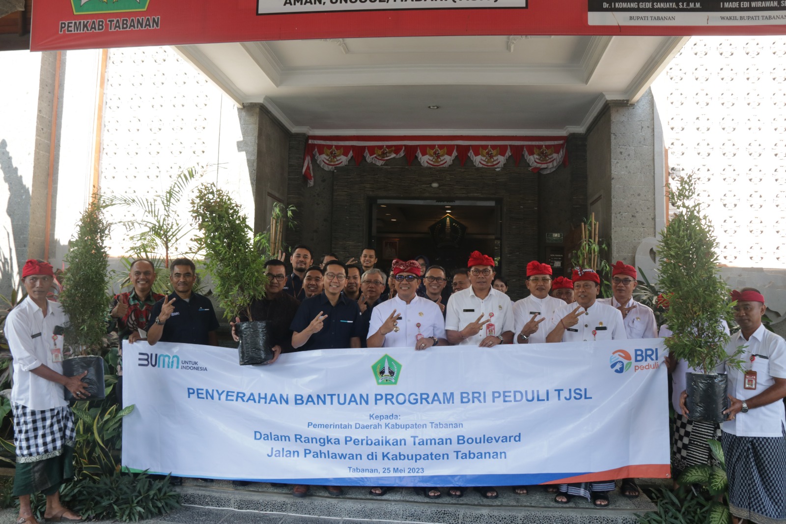 Perbaharui Wajah Taman Kota, Bupati Tabanan Terima Program Bantuan TJSL dari BRI Peduli3