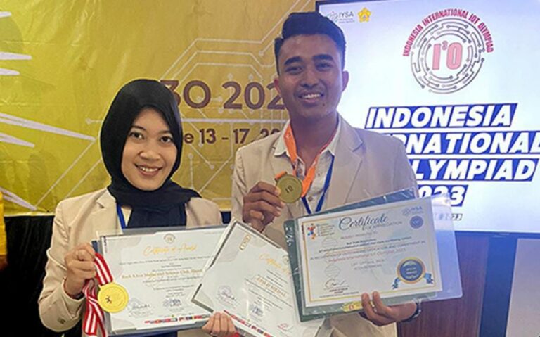 Mahasiswa PNB Sabet Medali Emas & Special Award Olimpiade Internasional IoT 2023