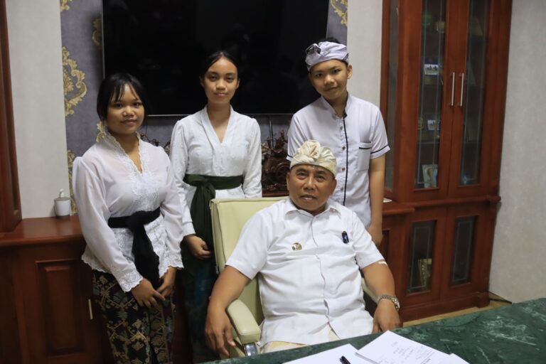 Siswa SMP 1 Negara Peringkat  2 dan 3 Olimpiade Sains Nasional