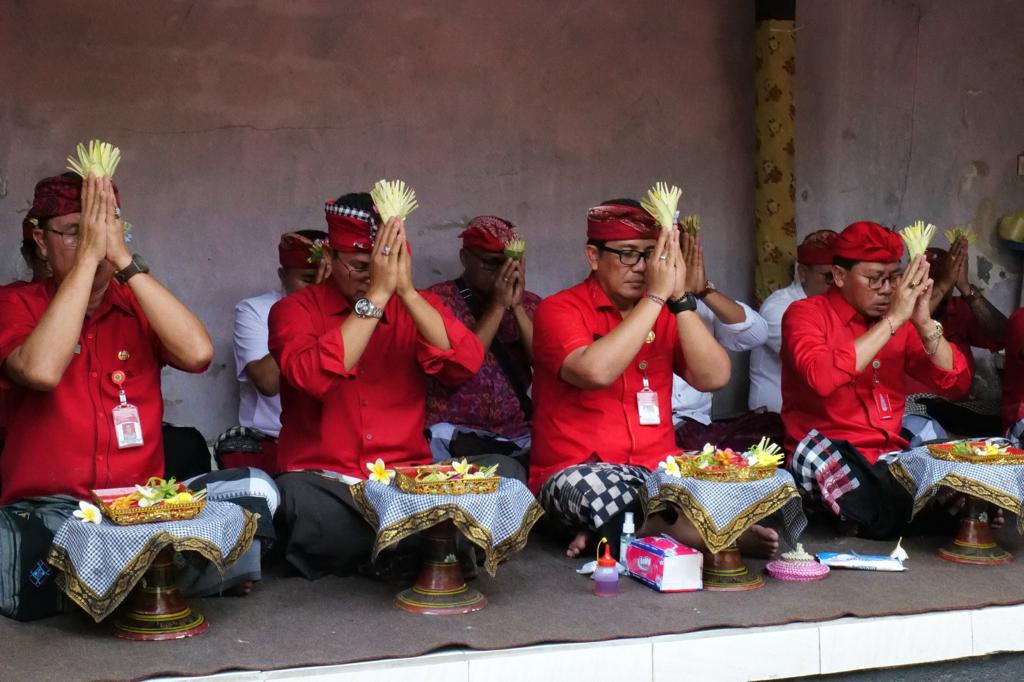 Bupati Tabanan Ngupasaksi Karya di Desa Tunjuk dan Desa Gunung Salak