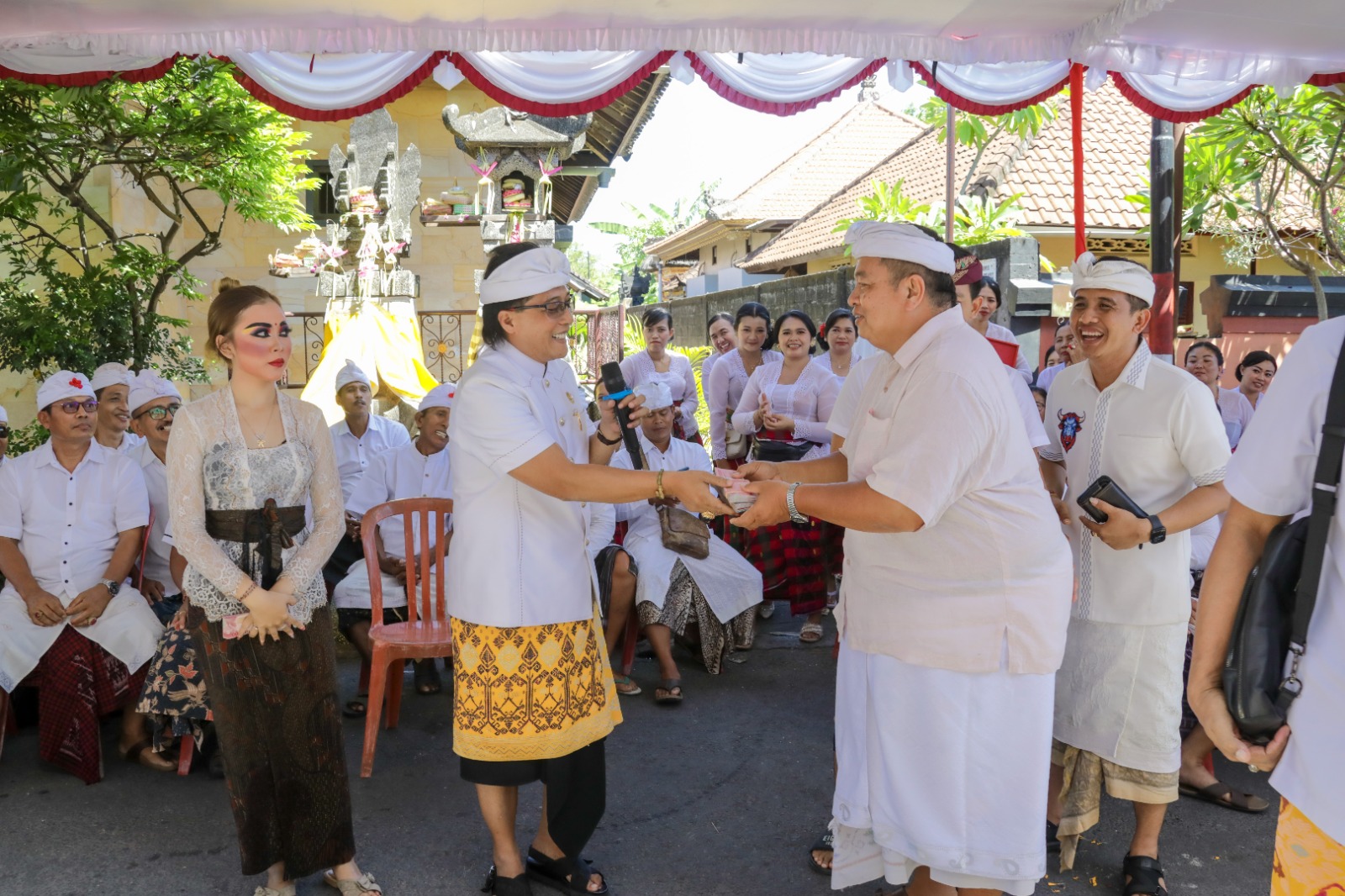 Resmikan Balai Banjar (9)