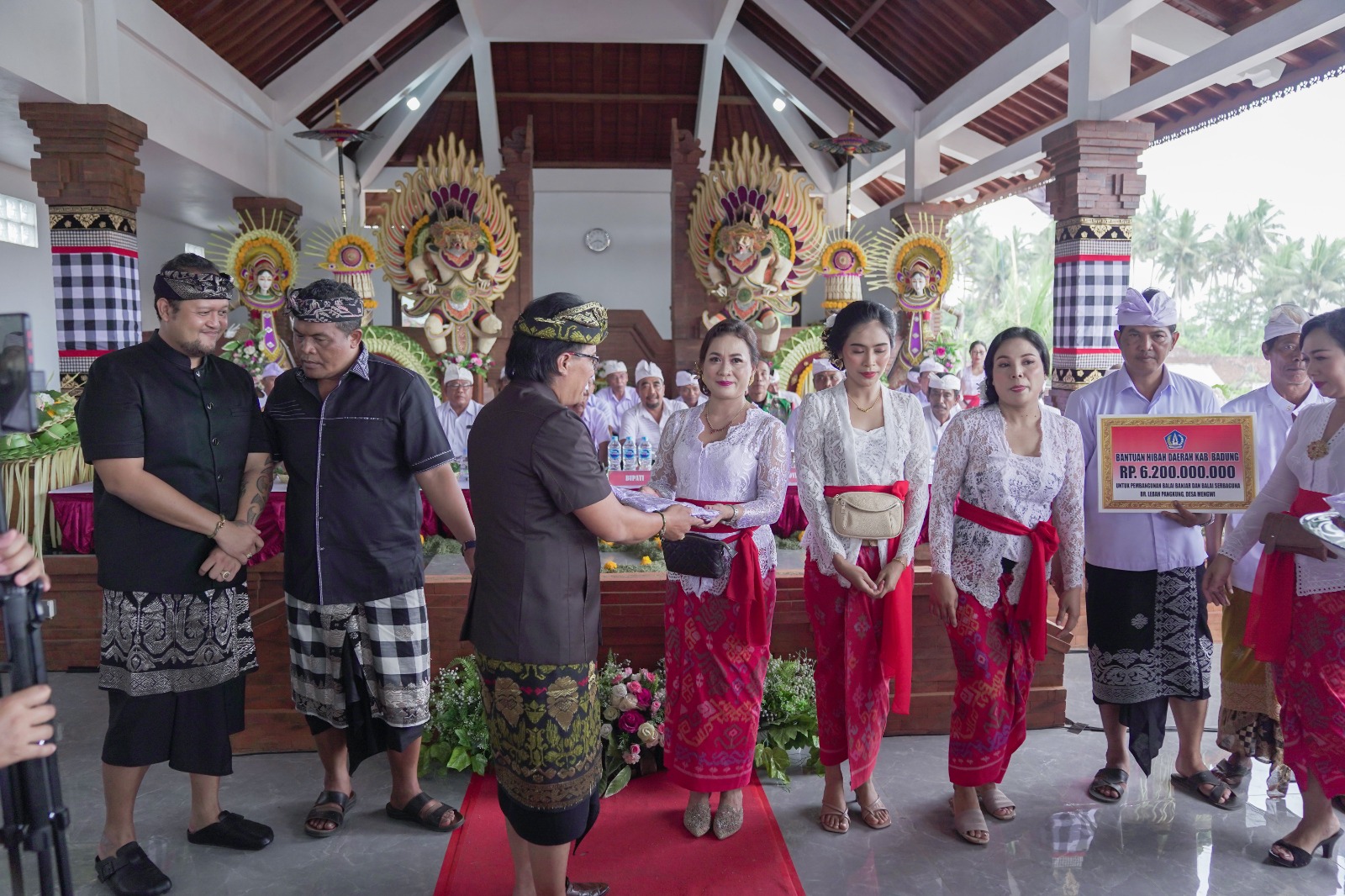 Resmikan Balai Banjar (5)