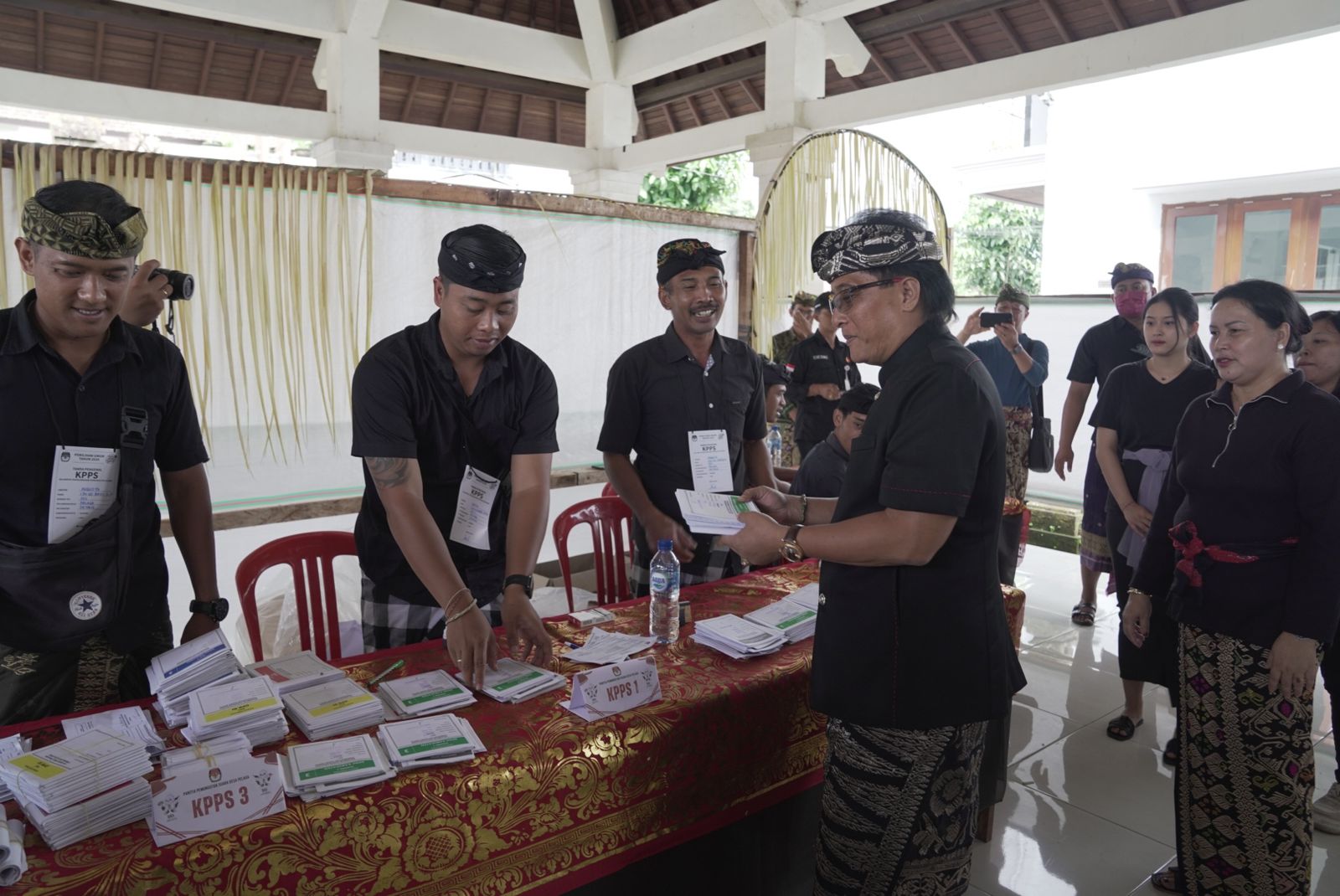 Bupati nyoblos di Pelaga (5)