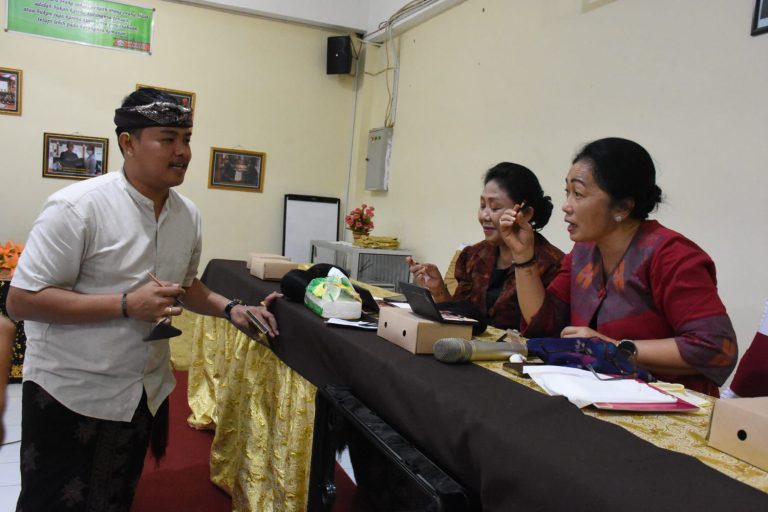 TP. PKK dan WHDI Denpasar Gelar Pelatihan Tata Rias dan Sanggul Bali