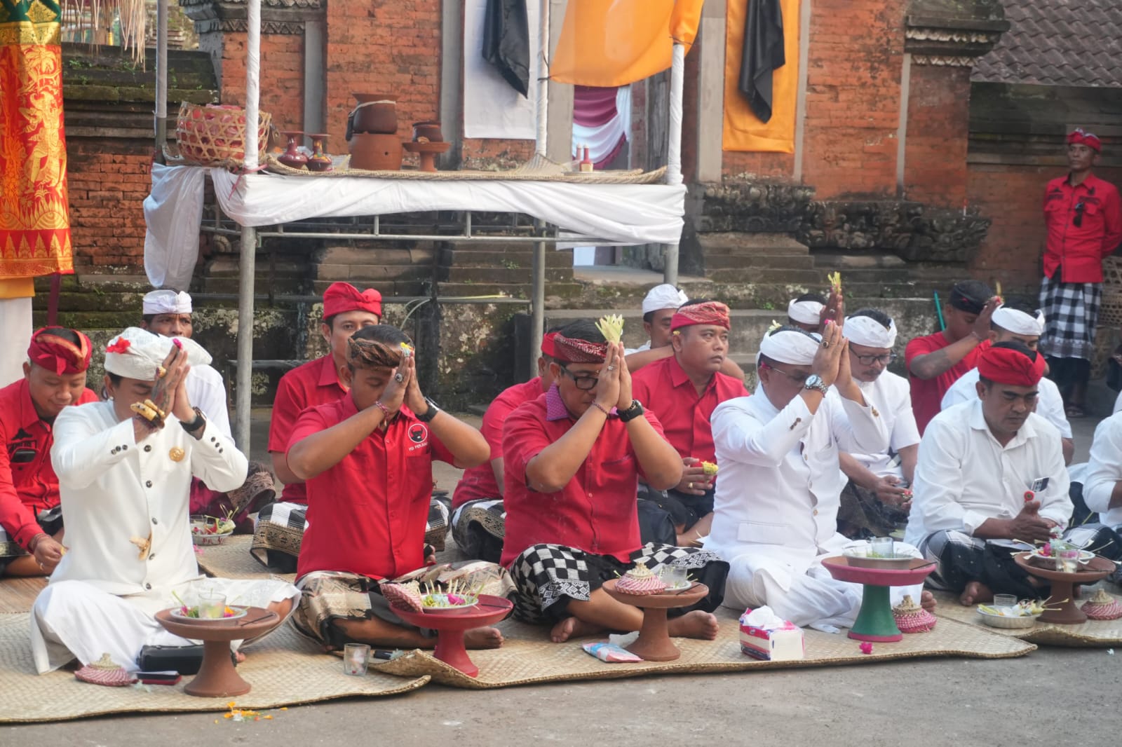 Bupati Sanjaya Hadiri Upacara Pedudusan Alit Ngeratep Tapakan Ratu Gede Pura Gede Hyang Teja, Kukuh (5)