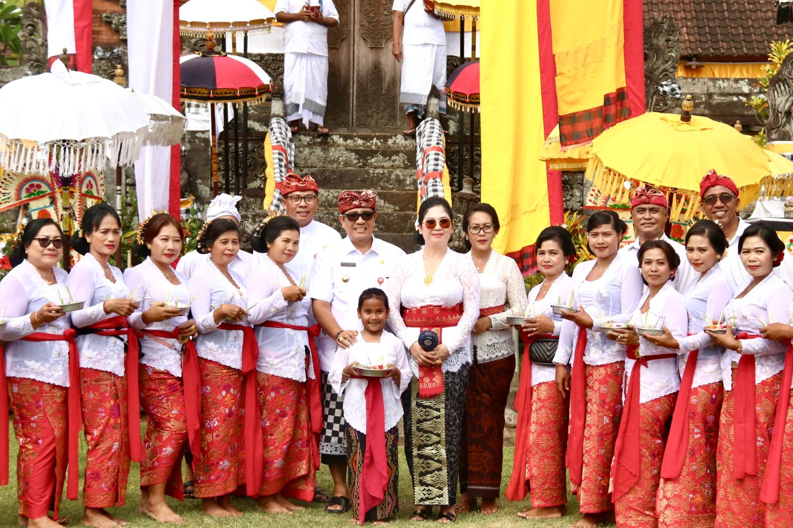 Bupati Tabanan Ngupasaksi Uleman Upacara Pujawali di Pura Puseh Desa Baleagung dan Pura Dalem Prajapati Desa Adat Kota Tabanan (1)