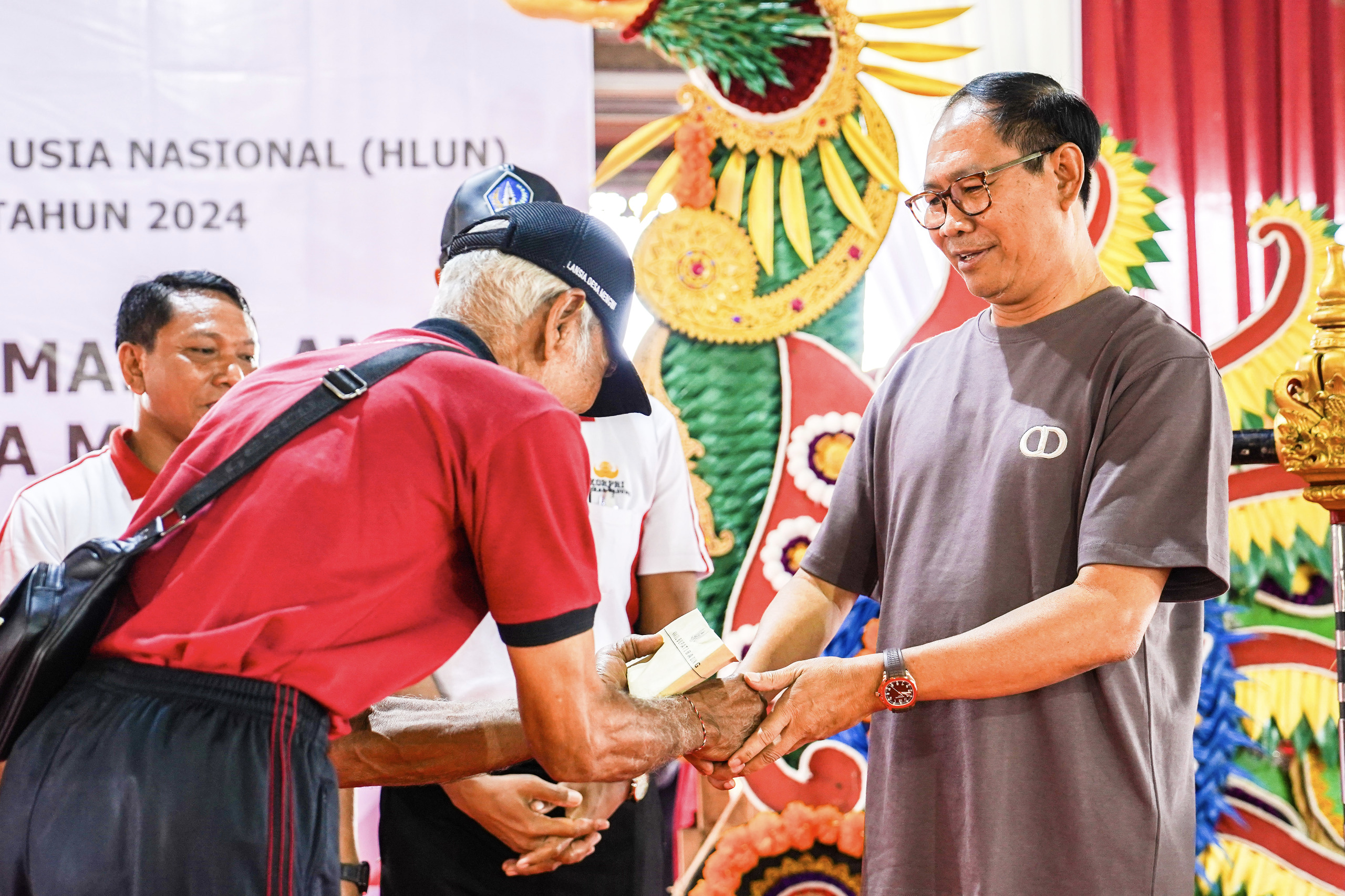 Lomba Mars Lansia (2)
