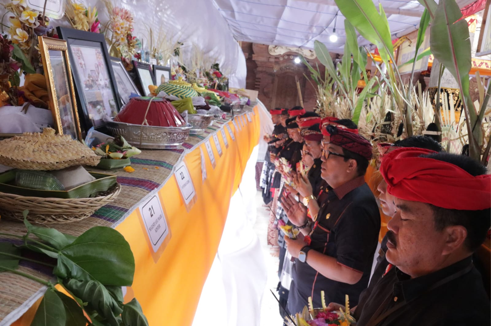 Bupati Tabanan Apresiasi Kekompakan Masyarakat Dalam Yadnya Bersama di Desa Kelating (5)