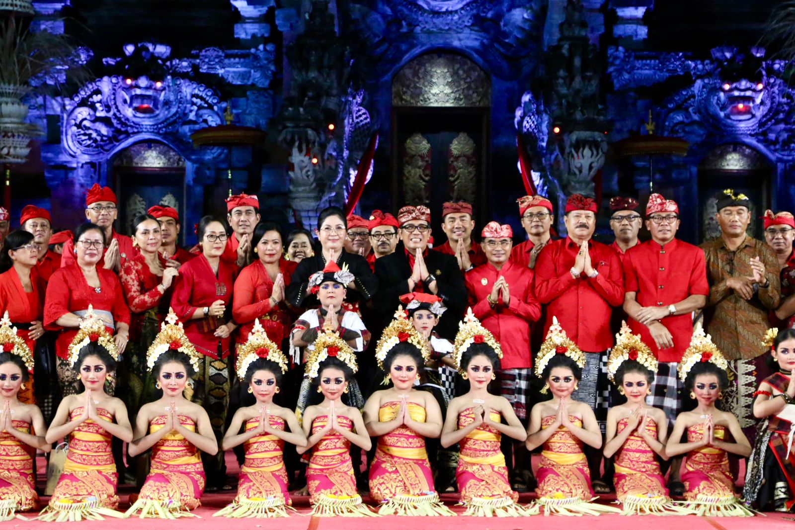 Bupati Sanjaya Beserta Ny. Rai Wahyuni Sanjaya Dukung Penampilan Utsawa Gong Kebyar Anak-Anak Duta Kabupaten Tabanan di PKB XLVI Tahun 2024 (1)