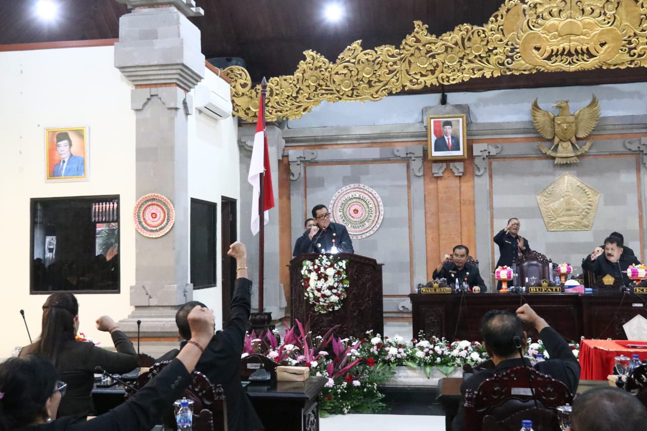 Bupati Tabanan Hadiri Rapat Paripurna Ke-7 Bahas Persetujuan KUA & PPAS 2025 serta KUA dan Perubahan PPAS 2024 (2)