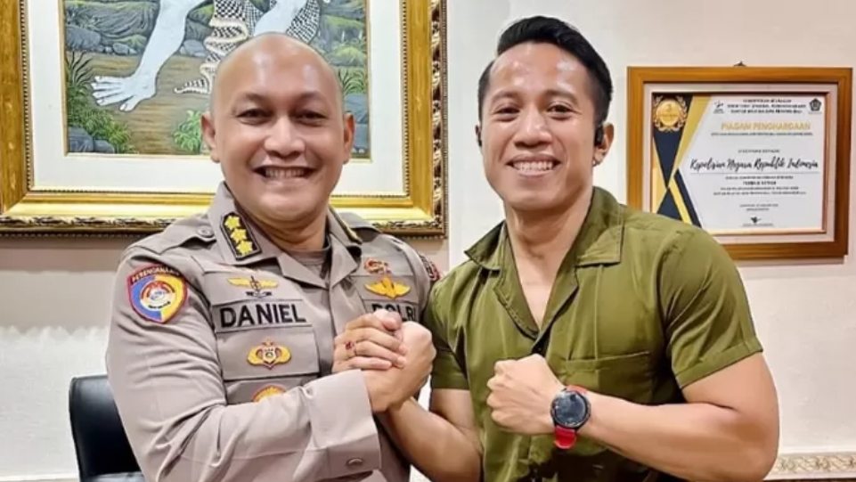 Foto 2 - I Putu Adi Kartika Putra - Adi Tom, Pebalap motor yang juga anggota Ditpolairud Polda Bali. (Dok. Istimewa)