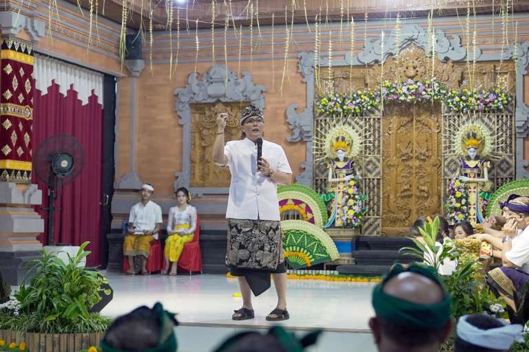 Bupati Badung Hadiri Karya Melaspas Pelinggih Ratu Ngurah Sakti Begawan Penyarikan dan Balai Banjar Adat Dangin Yeh