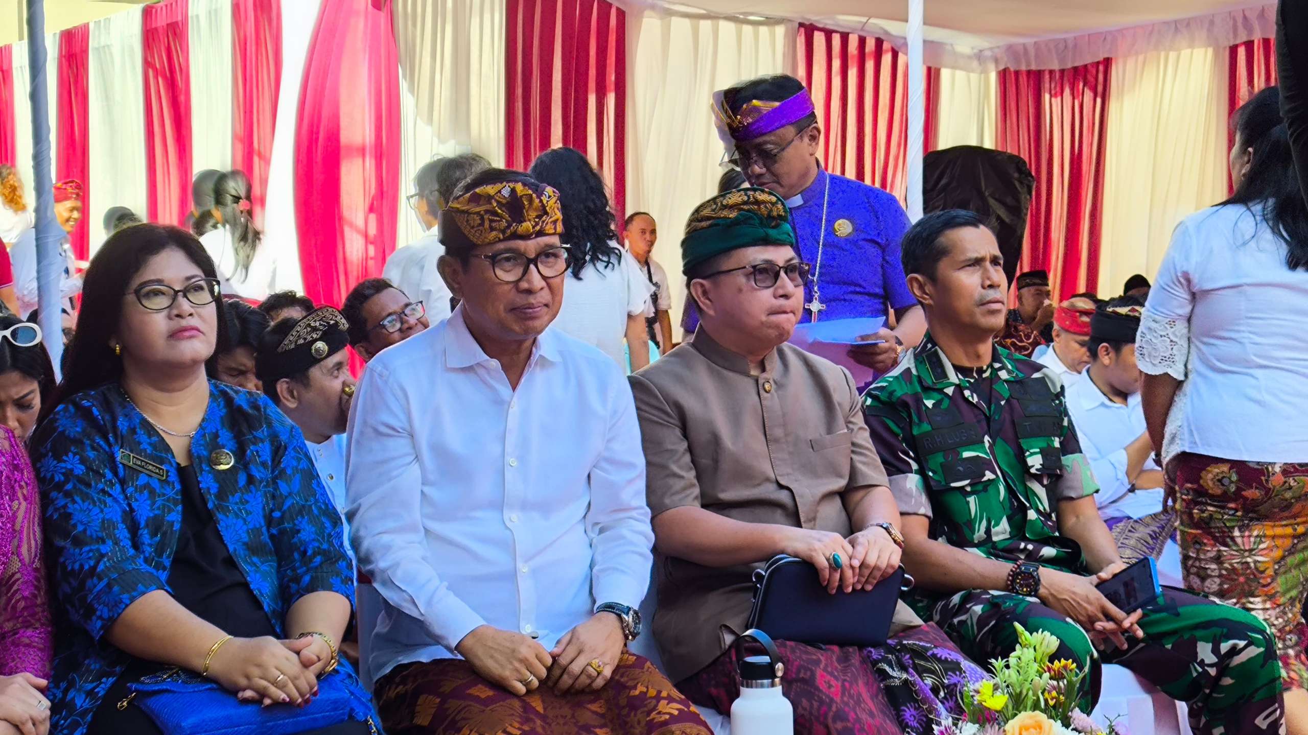 Peletakan Batu pertama pembangunan Gereja (3)