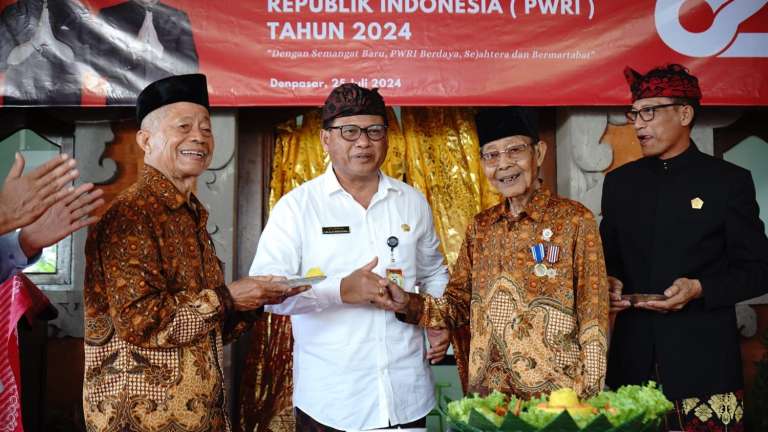 Sekda Alit Wiradana Hadiri HUT PWRI ke 62