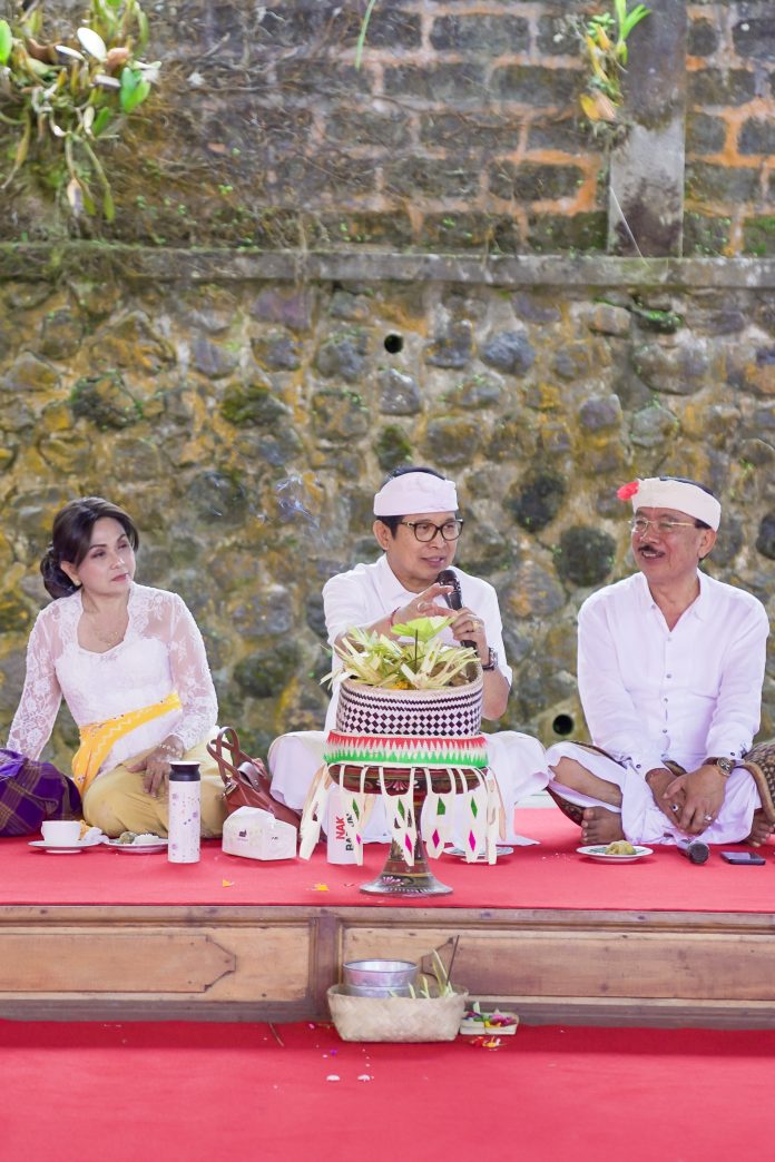 Bupati (2)