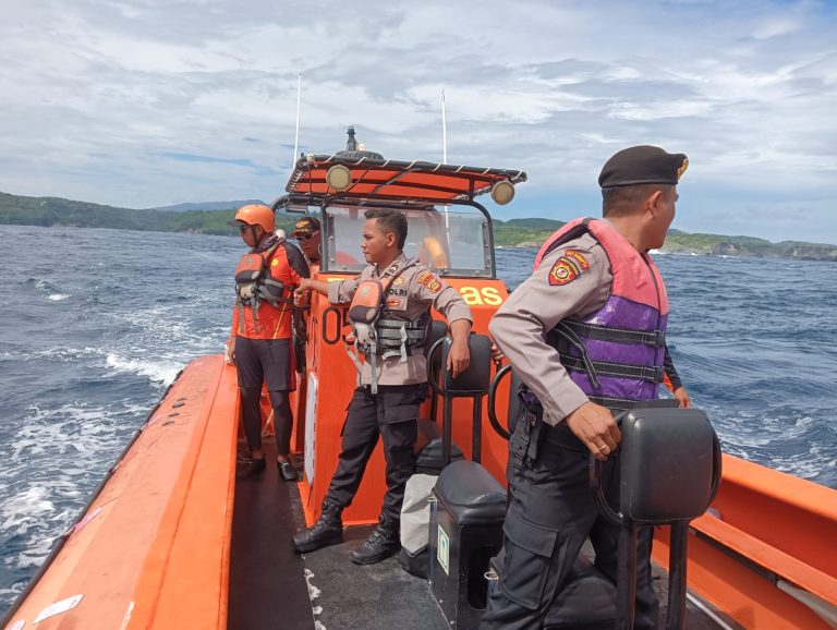 Motor Ditemukan di Pinggir Tebing, Pemancing Asal Ceningan Diduga Tercebur ke Laut