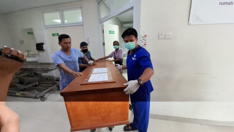 Peti Cokelat dari Bali : Kisah Kepulangan Pendaki Wanita Asal Brasil