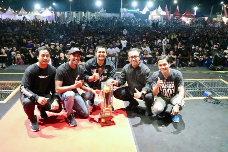 Penampilan Rocket Rockers Tutup Gelaran D’Youth Fest 5.0, Walikota Jaya Negara: Kreatifitas Anak Muda Denpasar Harus Terus Menyala
