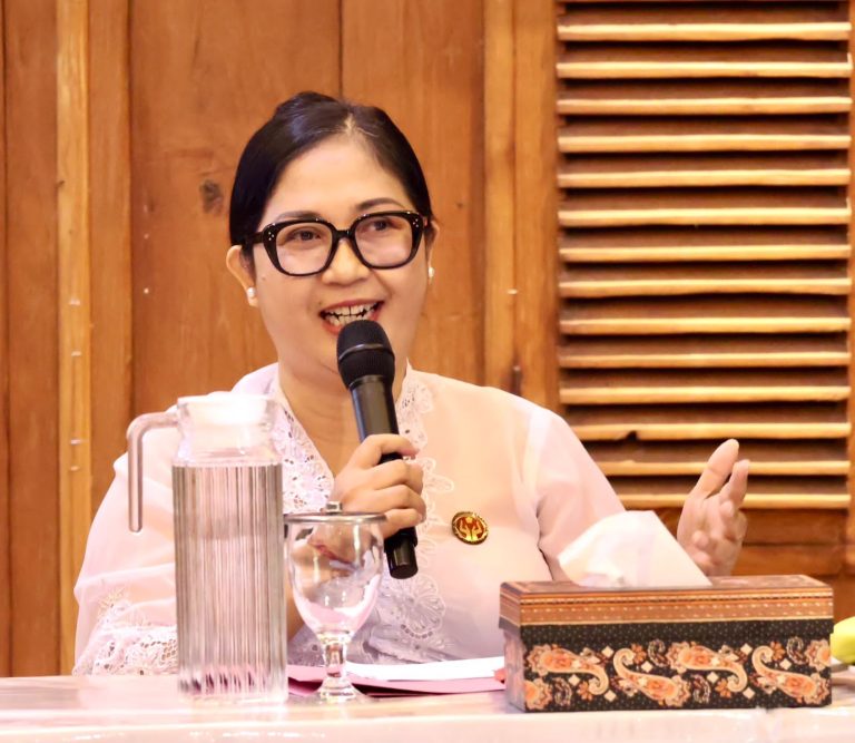 Dorong Regenerasi Perajin Muda, Ny. Rai Wahyuni Sanjaya Buka Bimtek “Perajin Muda Lestarikan Warisan Budaya”